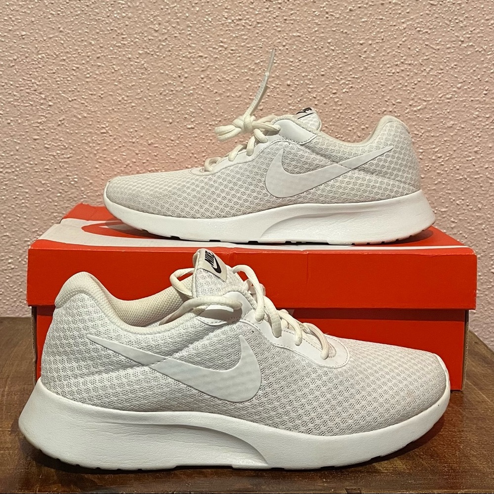 Nike, 9.5, white.